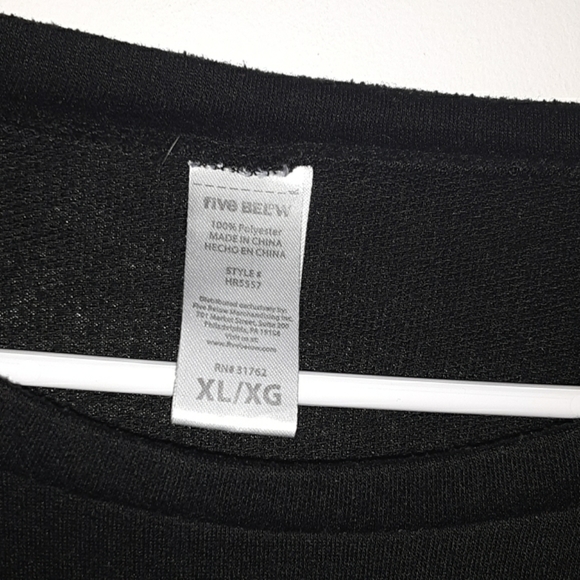 A black long sleeve crop top - Picture 2 of 3